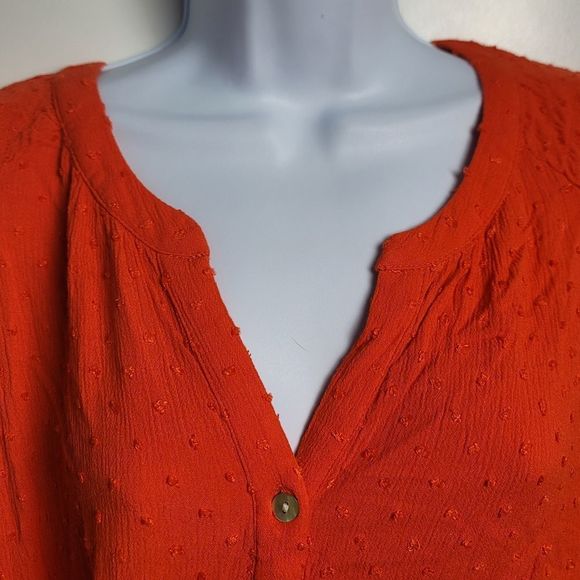 ROSE + OLIVE Textured Blouse - Picture 2 of 9